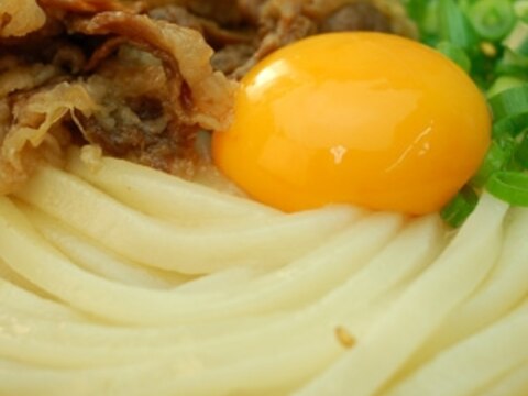 かまたまにさらにボリュームをプラス♪牛肉釜玉うどん